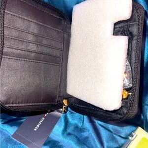 Brand new Tommy Hilfigure Wallet
navy blue